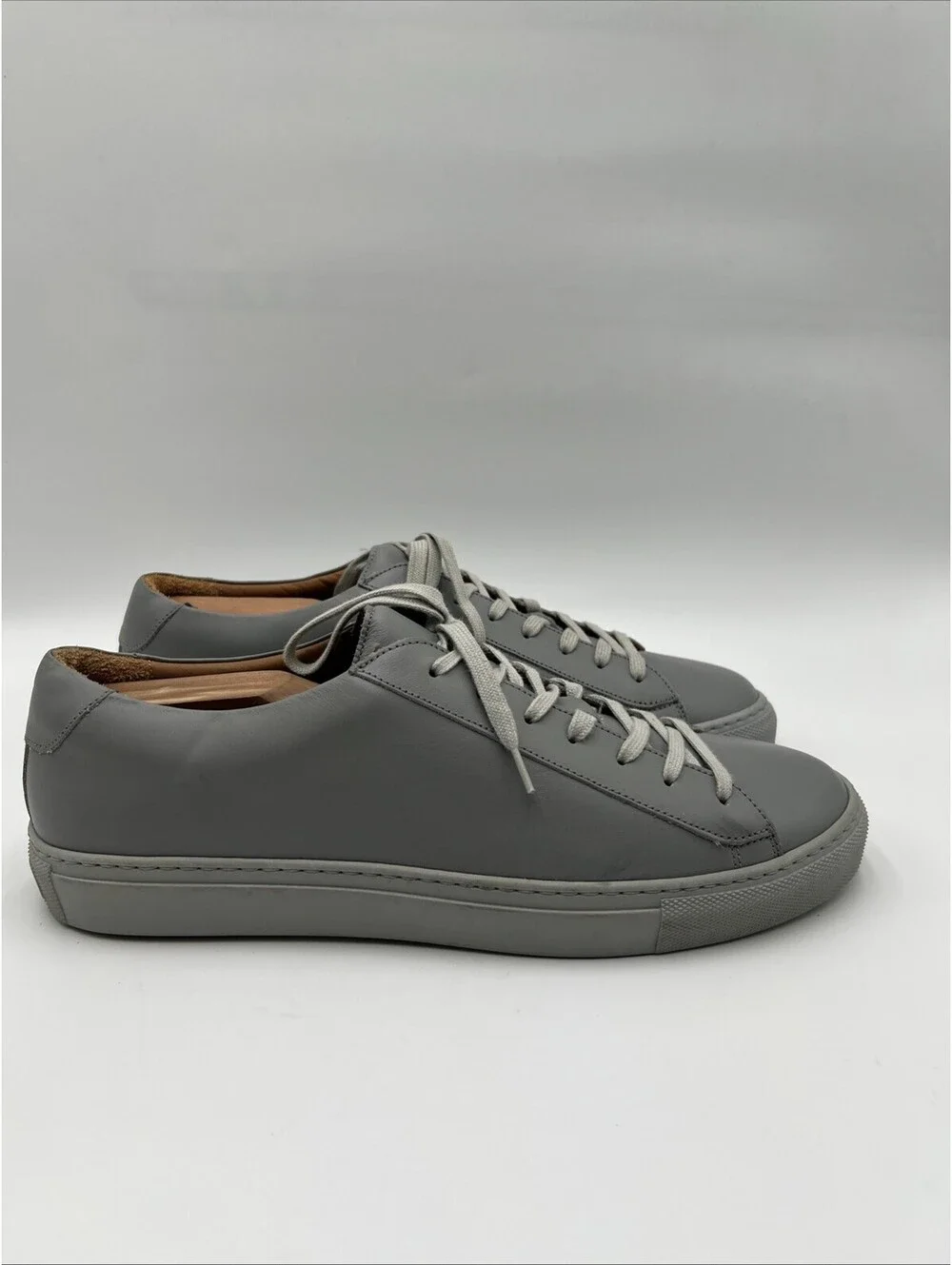 Men’s Saks Fifth Avenue gray minimalist leather sneakers Low Too Size 10.5